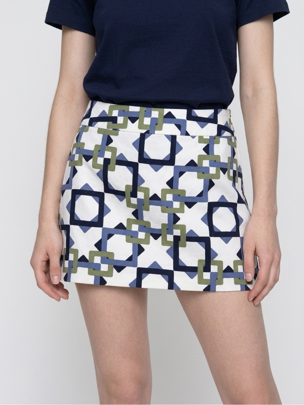 Old Navy White Mini Skirt with Navy & Olive Geometric Print size 8 cotton